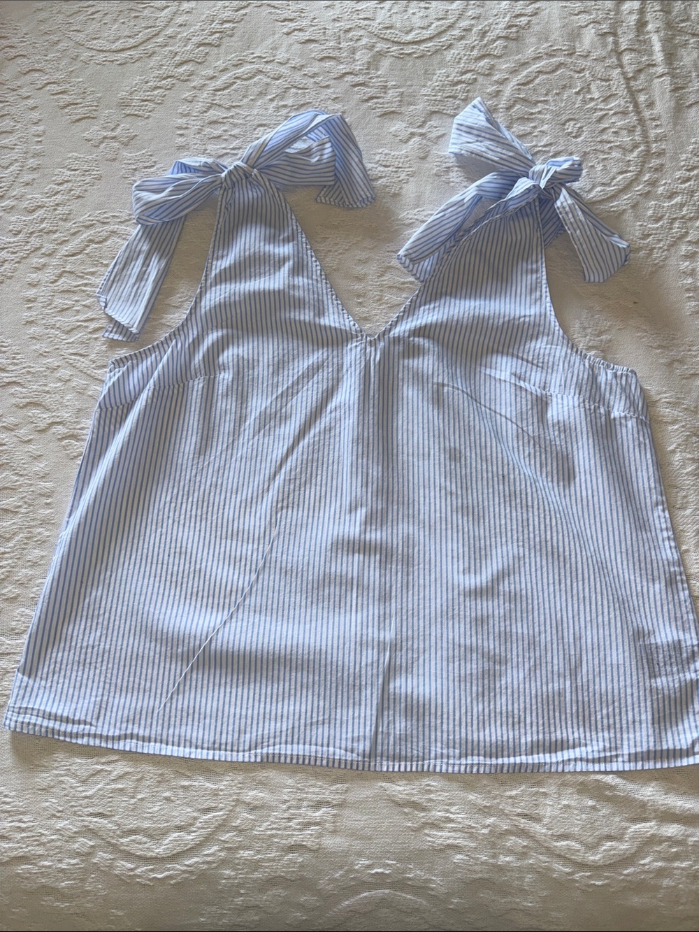 Who What Wear Sleeveless Blue & White Striped Bow Tie-Shoulder Top EUC XXL